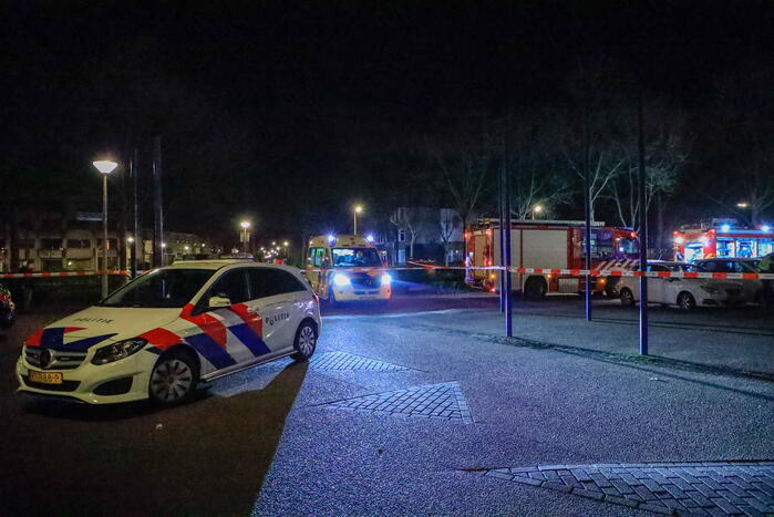 Brandweer redt persoon uit brandende woning