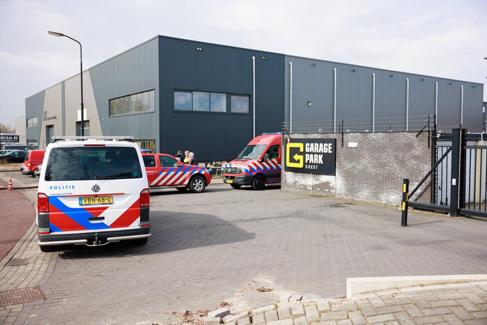 Enorme schade na verwoestende brand in pand garagebedrijf