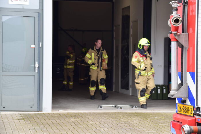 Brandweer verricht nacontrole in pand van Classic Car Ratings