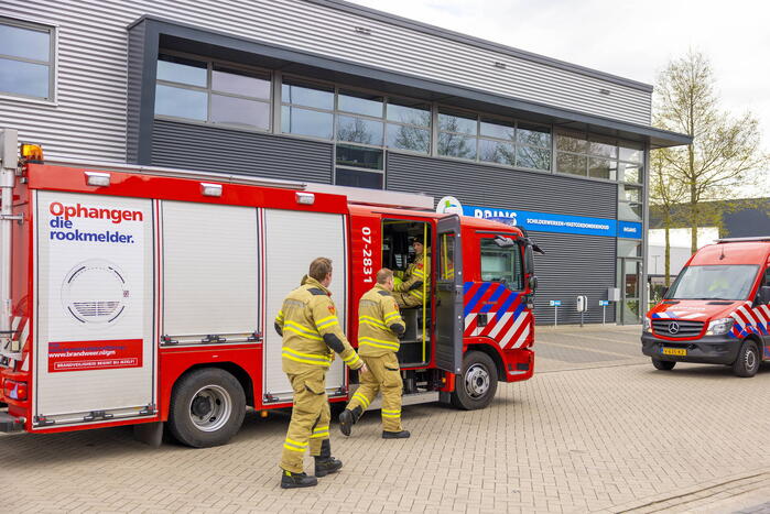 Brandweer verricht nacontrole in pand van Classic Car Ratings