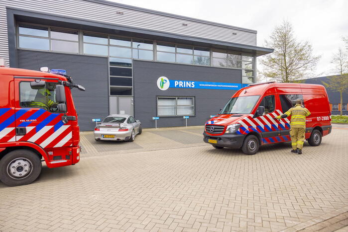 Brandweer verricht nacontrole in pand van Classic Car Ratings