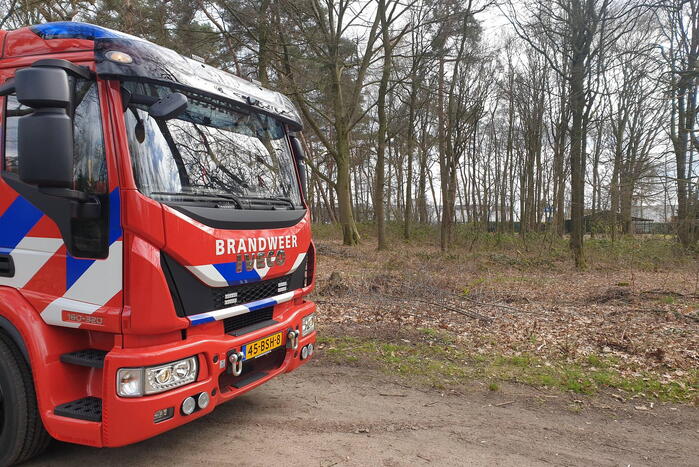Rookontwikkeling vanwege brand in stuk bosschage