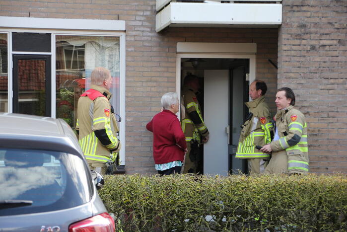 Brandweer verricht metingen na koolstofmonoxide melding