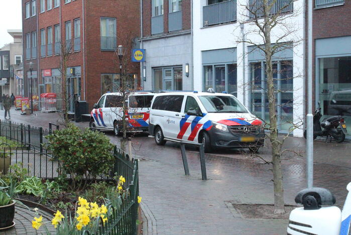 Omgeving basisschool afgezet door verdachte situatie