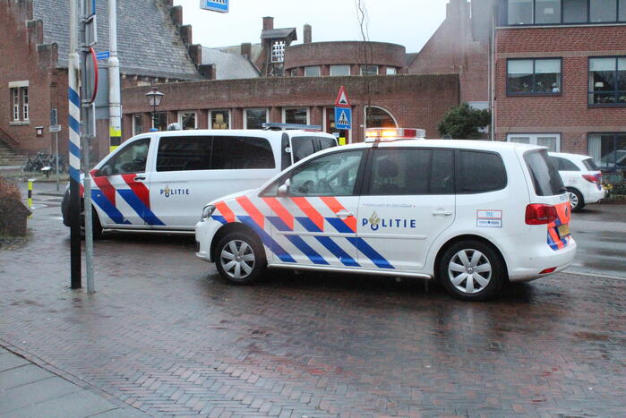 Omgeving basisschool afgezet door verdachte situatie