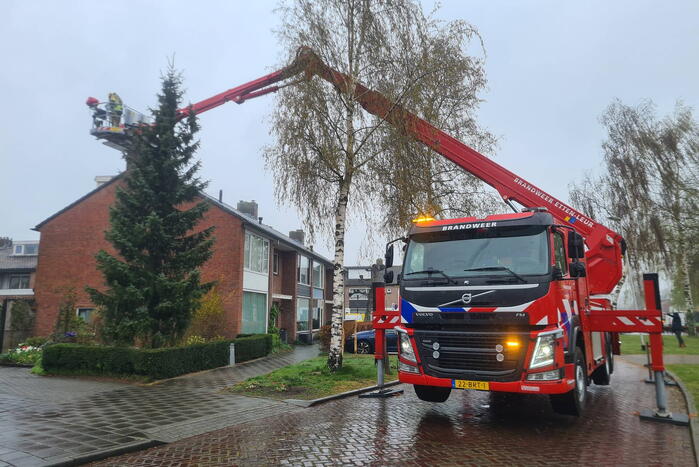 Brand in schoorsteen van woning