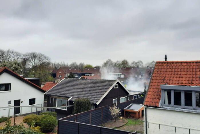 Veel rook bij uitslaande brand in schuur