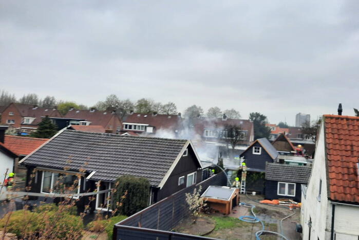 Veel rook bij uitslaande brand in schuur