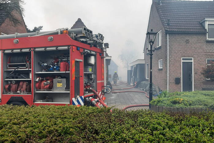 Veel rook bij uitslaande brand in schuur