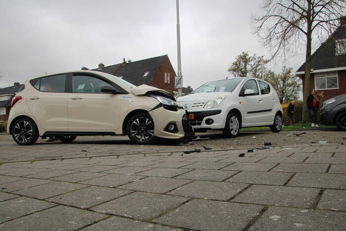 Flinke botsing tussen twee auto's