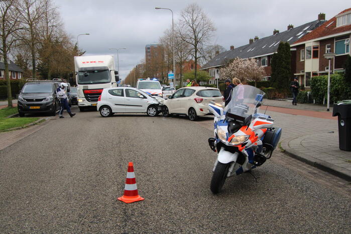 Flinke botsing tussen twee auto's