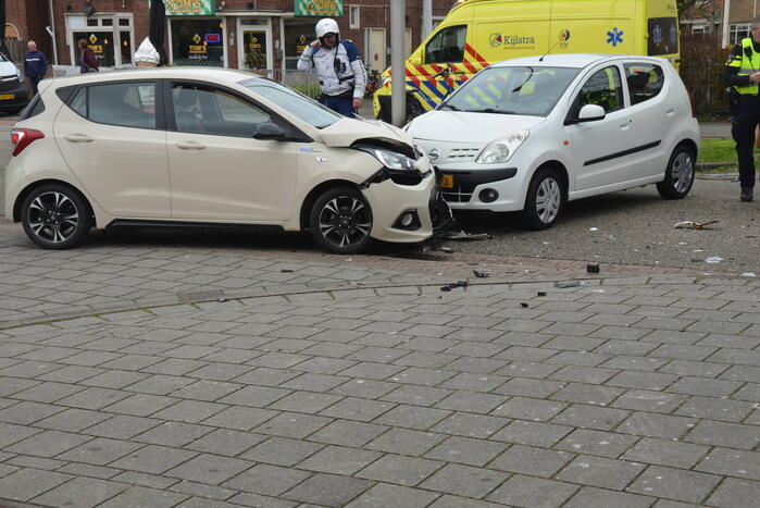 Flinke botsing tussen twee auto's