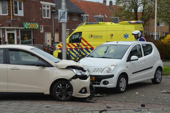 Flinke botsing tussen twee auto's