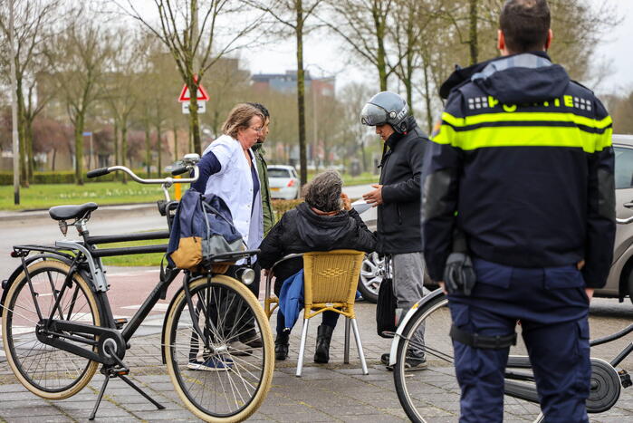 Twee fietsers komen met elkaar in botsing