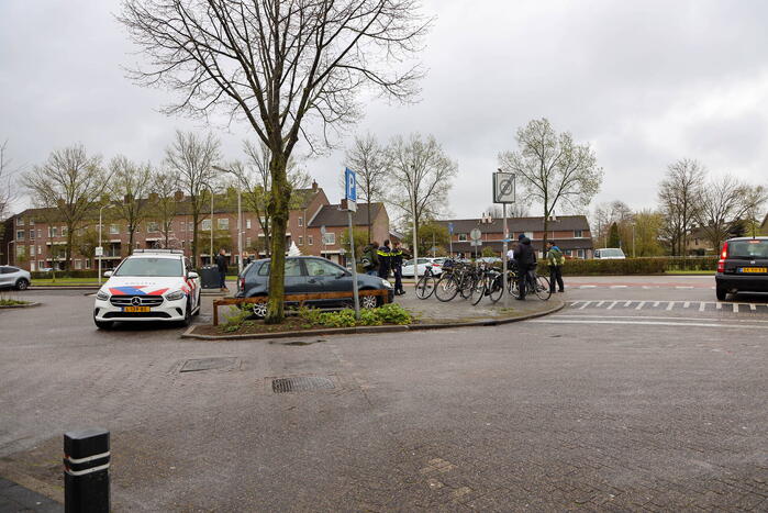 Twee fietsers komen met elkaar in botsing