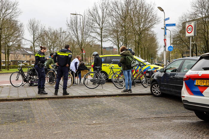 Twee fietsers komen met elkaar in botsing