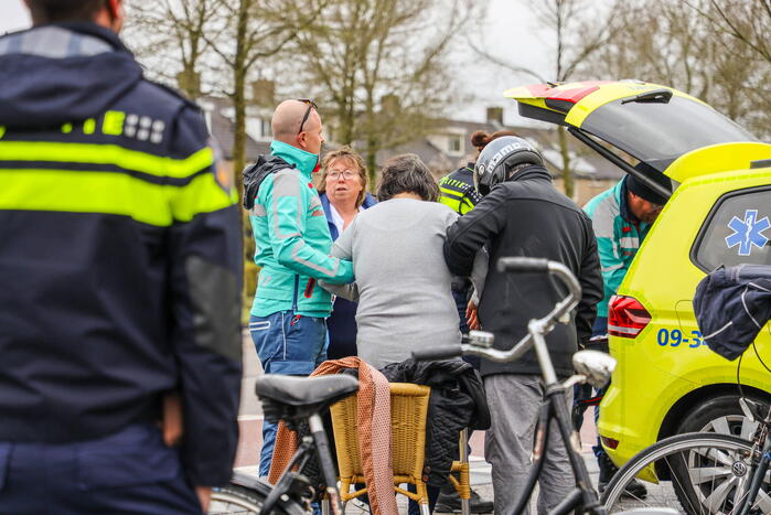 Twee fietsers komen met elkaar in botsing