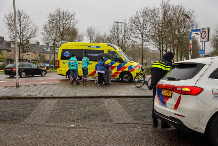 Twee fietsers komen met elkaar in botsing