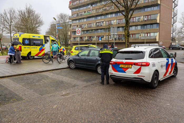 Twee fietsers komen met elkaar in botsing