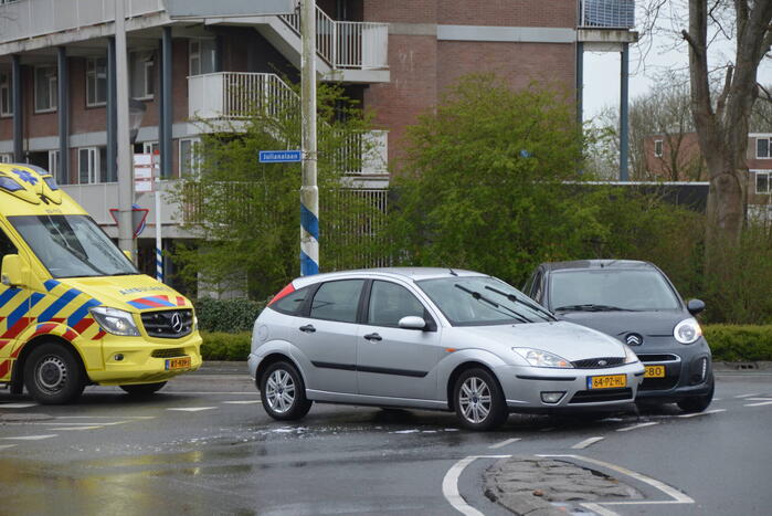 Schade na ongeval op rotonde