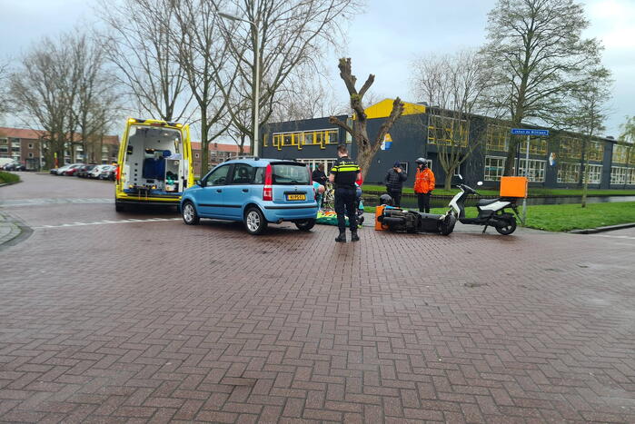 Scooterrijder gewond bij botsing met auto