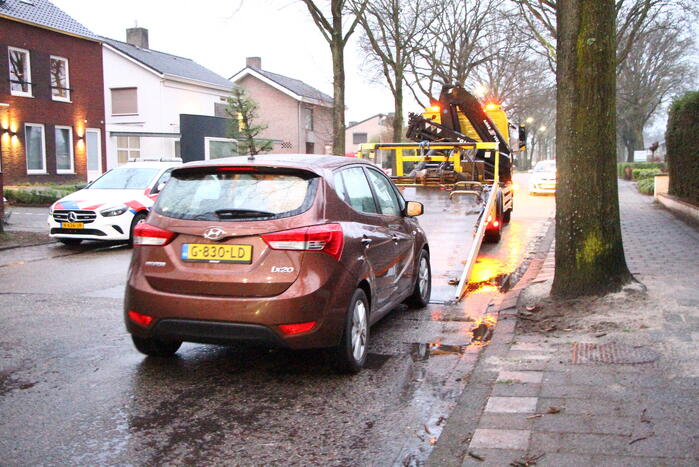Auto weggesleept na ongeval