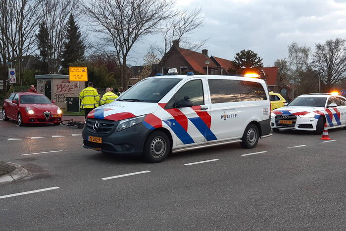 Fietser gewond bij botsing met auto