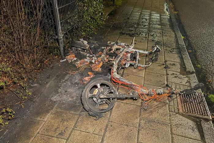 Opnieuw deelscooter in vlammen opgegaan in Soesterkwartier