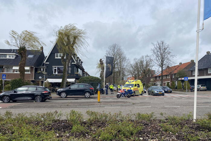 Scooterrijder in botsing met auto op kruising