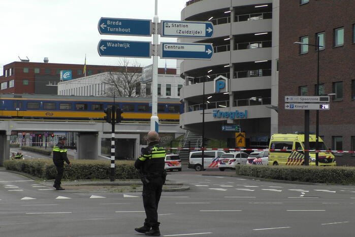 Persoon met verward gedrag uit parkeergarage Knegtel gehaald