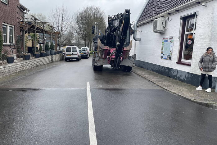 Enorme rookwolken bij brand in woning boven slagerij