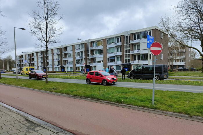 Bestuurder van bestelbus botst op voorganger