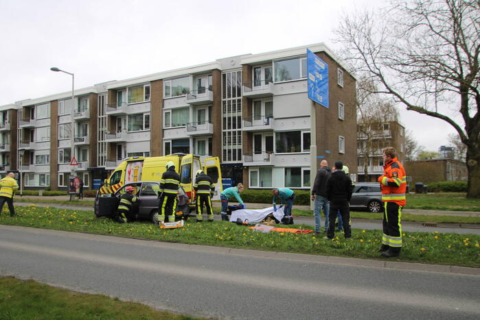 Bestuurder van bestelbus botst op voorganger