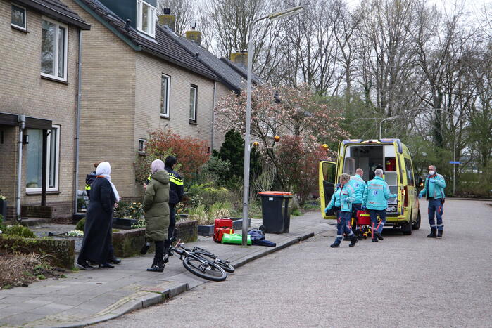 Jongeman raakt gewond na val van fiets