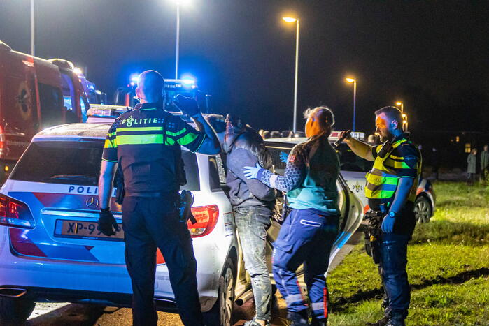 Auto belandt in sloot na wilde achtervolging