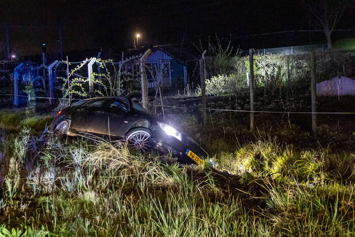 Auto belandt in sloot na wilde achtervolging