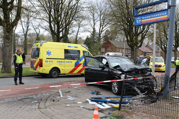 Flinke ravage na aanrijding op kruispunt