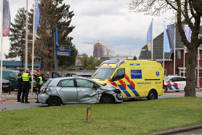 Flinke ravage na aanrijding op kruispunt