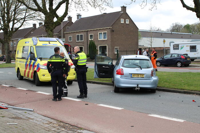Flinke ravage na aanrijding op kruispunt