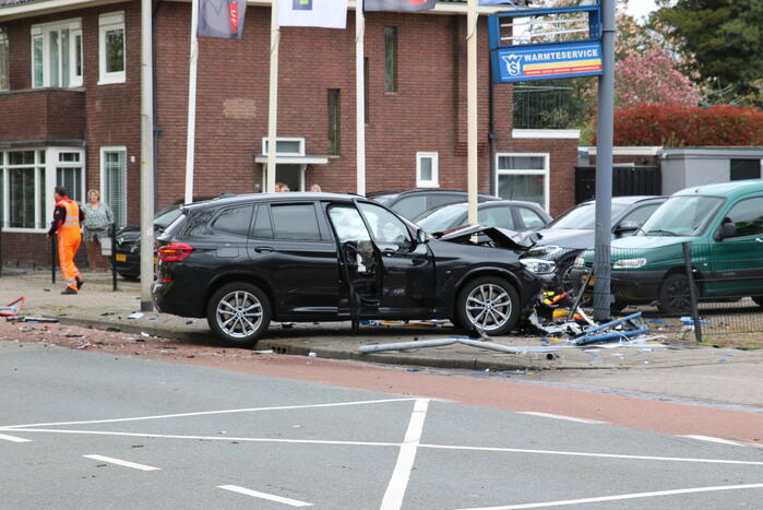 Flinke ravage na aanrijding op kruispunt