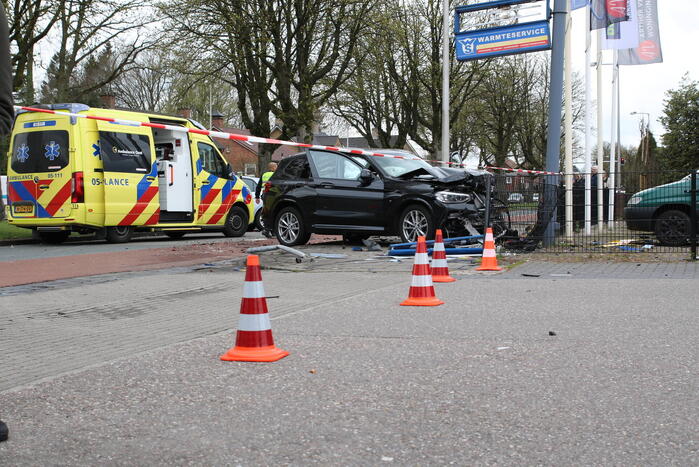 Flinke ravage na aanrijding op kruispunt