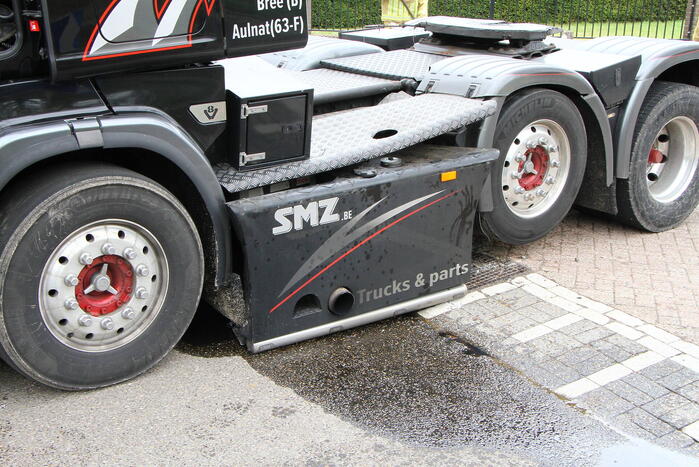 Vrachtwagen verliest dieseltank