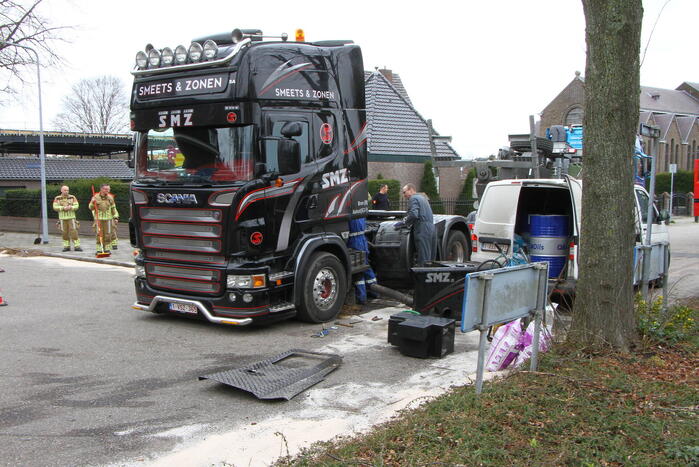Vrachtwagen verliest dieseltank