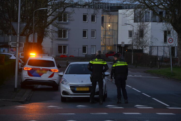 Fietser en automobilist botsen met elkaar