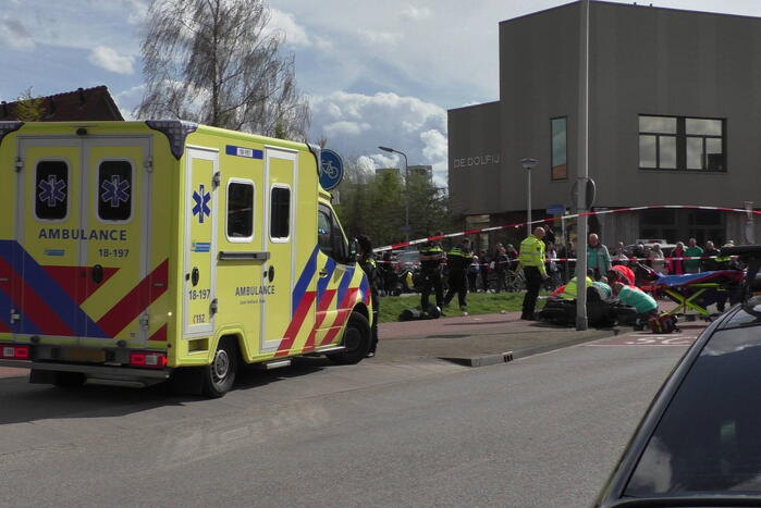 Scooterrijder raakt zwaargewond bij botsing tegen paal