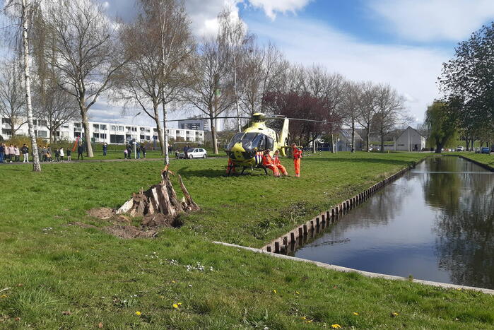 Scooterrijder raakt zwaargewond bij botsing tegen paal
