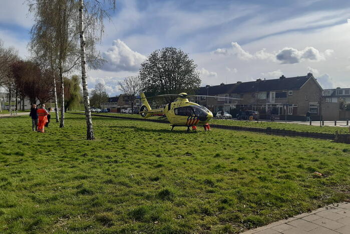 Scooterrijder raakt zwaargewond bij botsing tegen paal