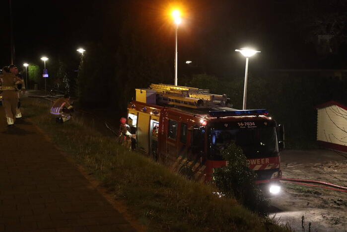 Bewoner start bluspoging bij brand