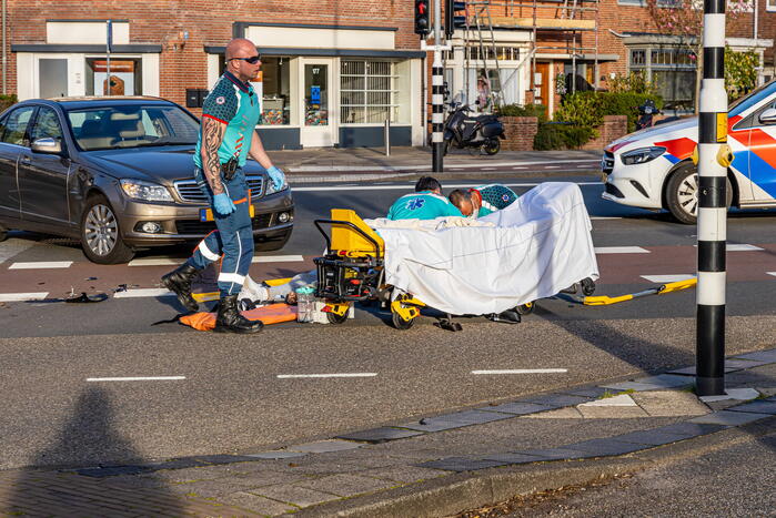 Scooterrijder gewond bij botsing met auto