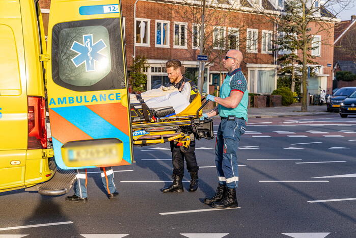 Scooterrijder gewond bij botsing met auto